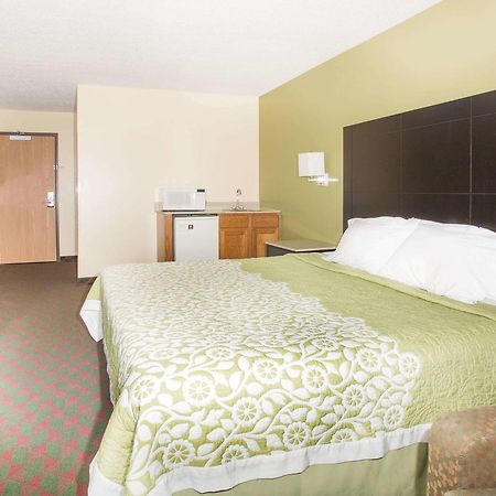 Days Inn By Wyndham Lexington Ne Екстер'єр фото