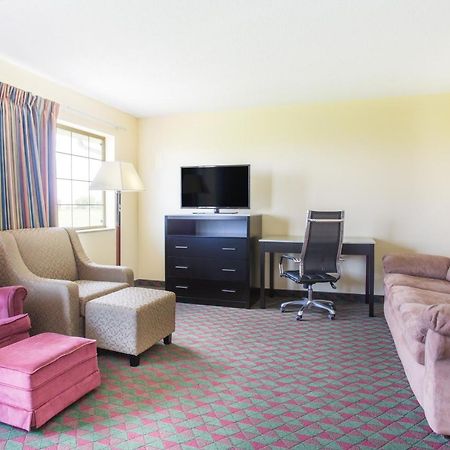 Days Inn By Wyndham Lexington Ne Екстер'єр фото