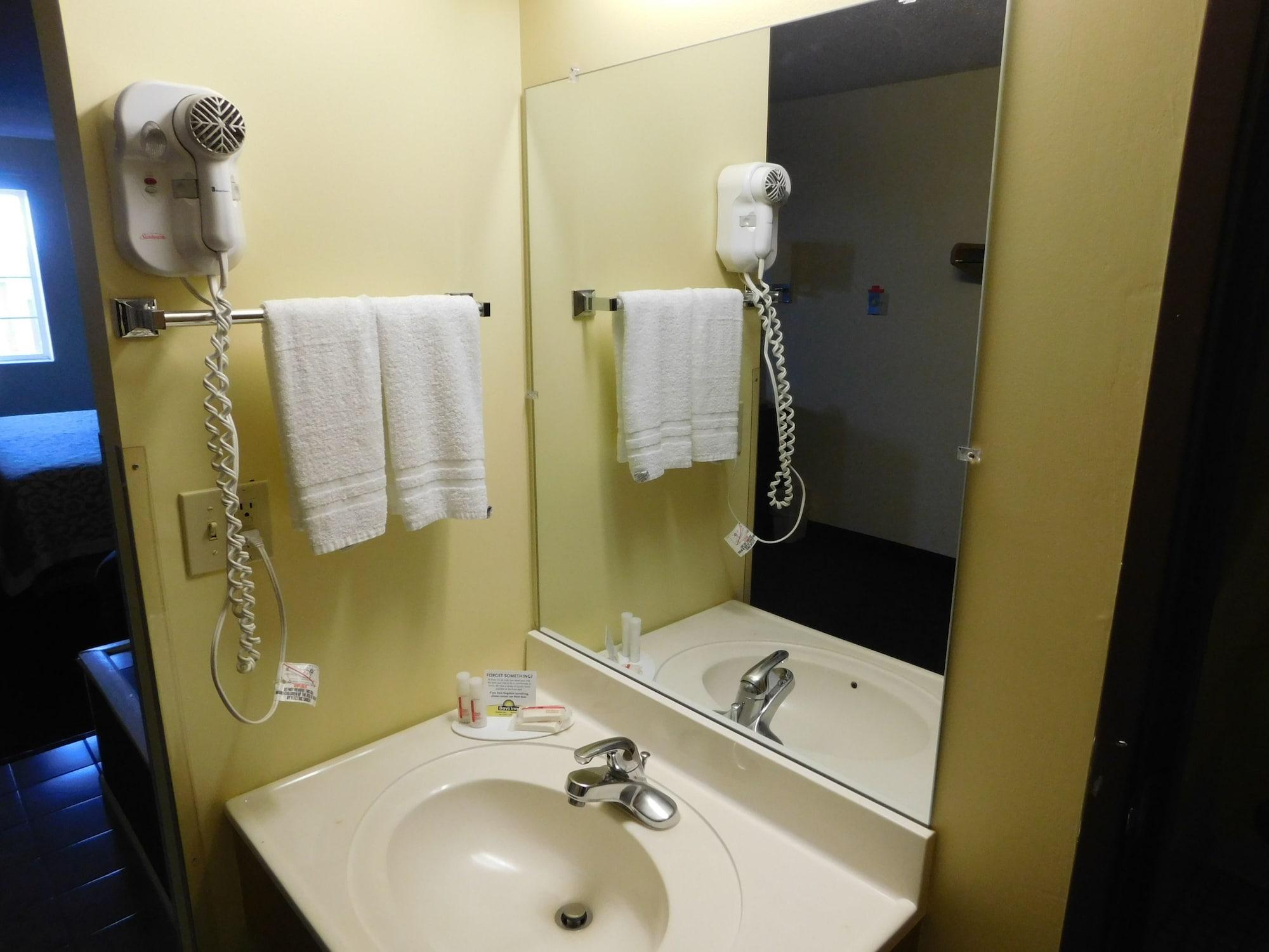 Days Inn By Wyndham Lexington Ne Екстер'єр фото