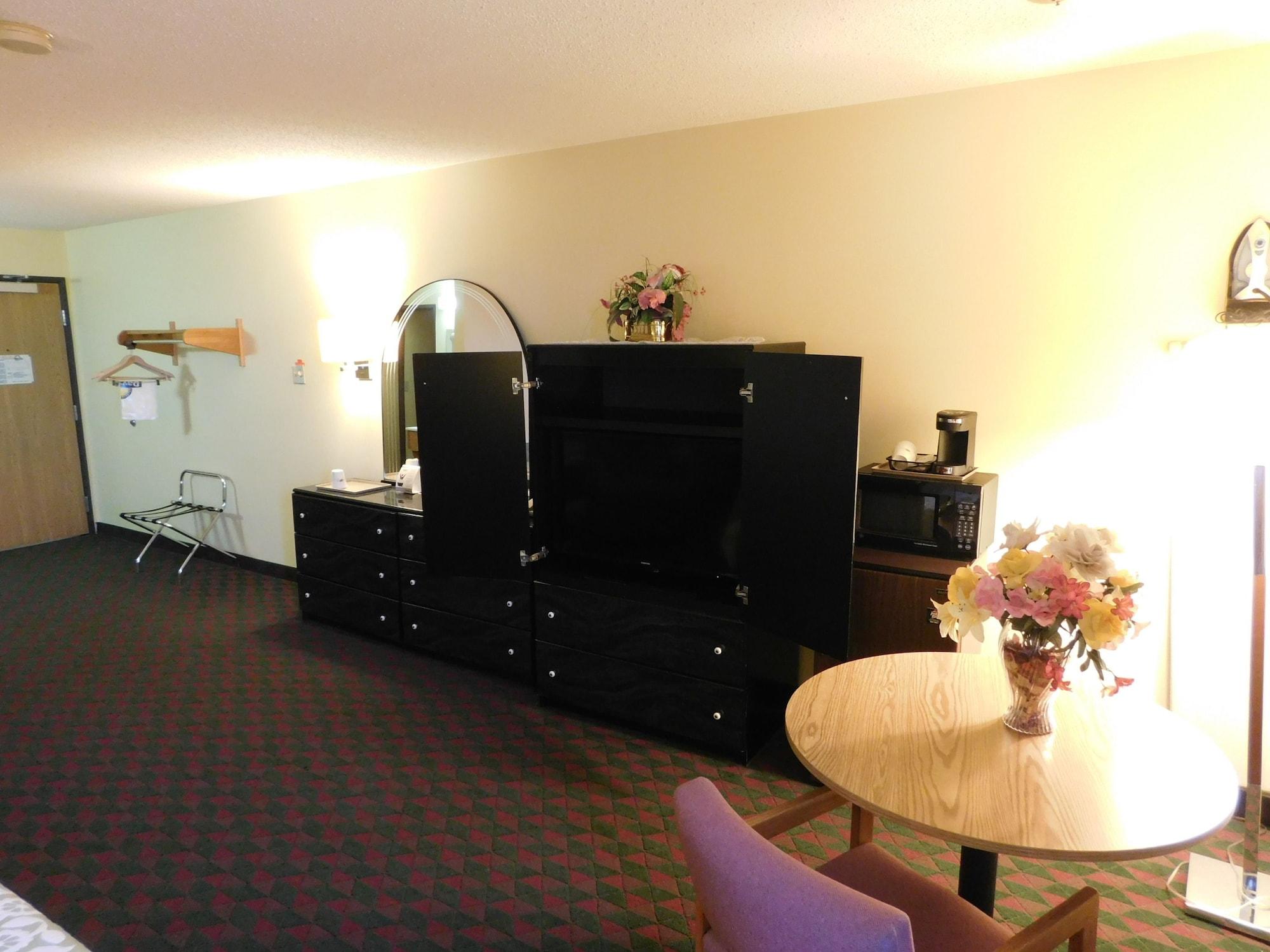 Days Inn By Wyndham Lexington Ne Екстер'єр фото