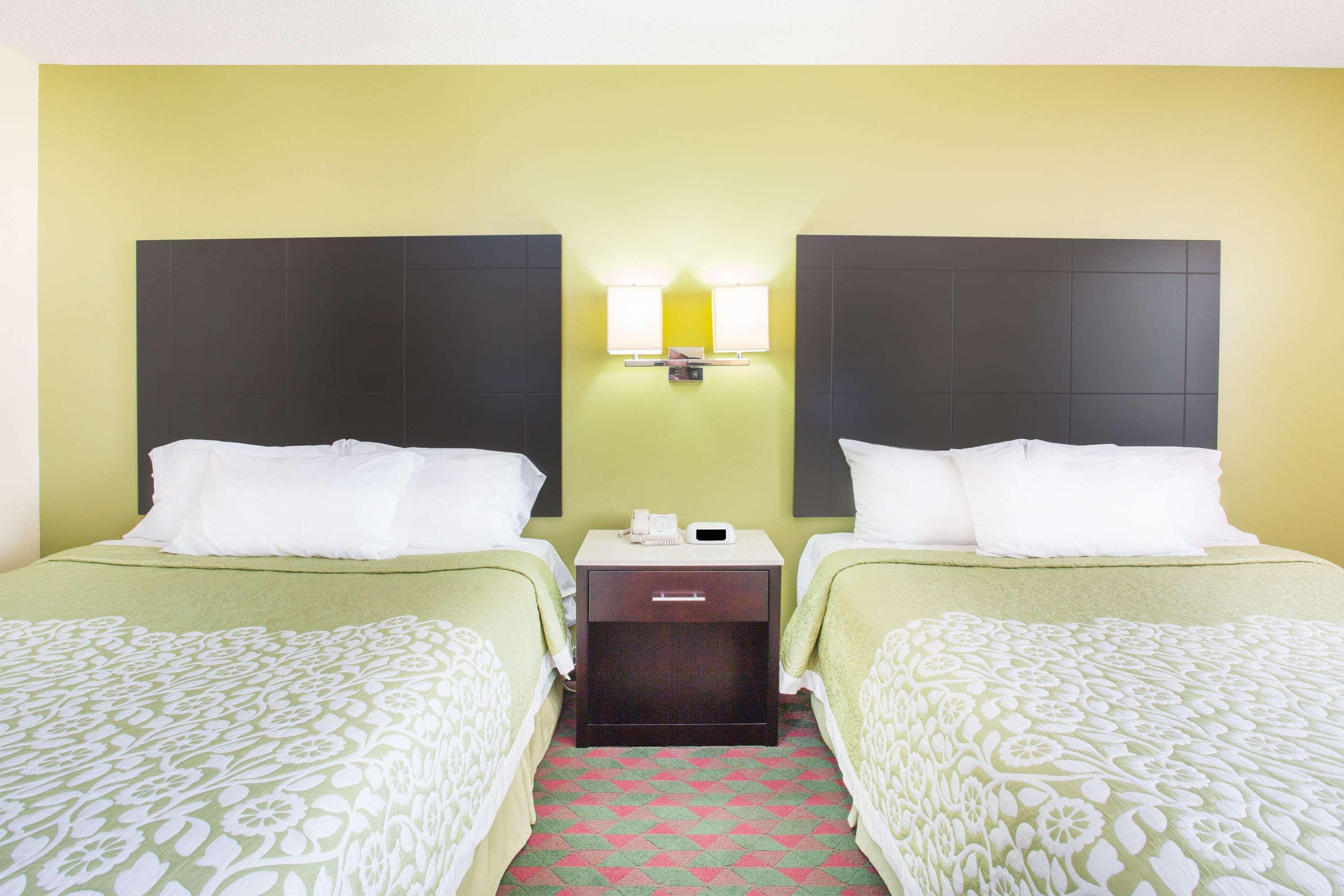 Days Inn By Wyndham Lexington Ne Екстер'єр фото