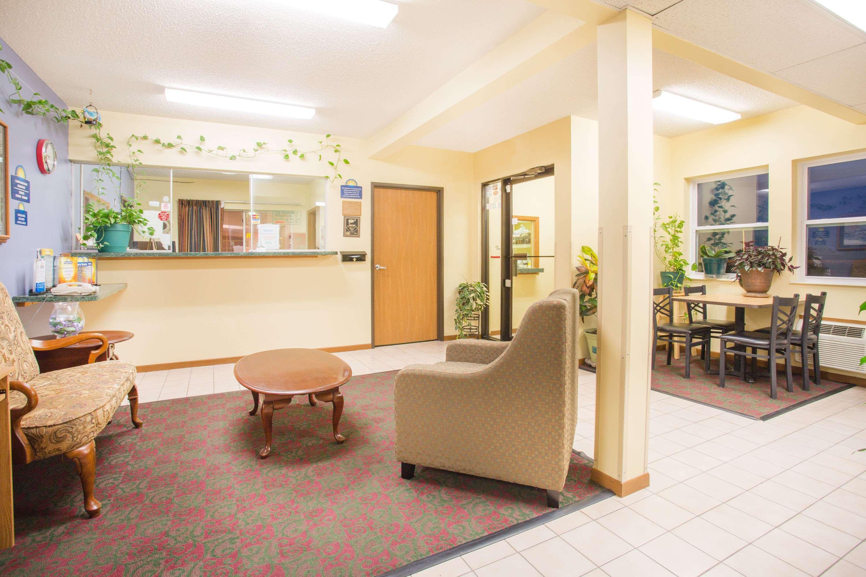 Days Inn By Wyndham Lexington Ne Екстер'єр фото